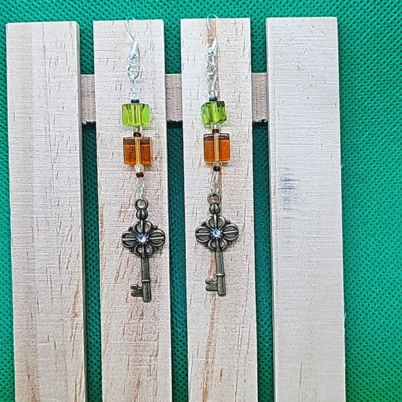 Keys To The Kingdom Collection 92.5 SS Post Earrings - Picture 1 of 1